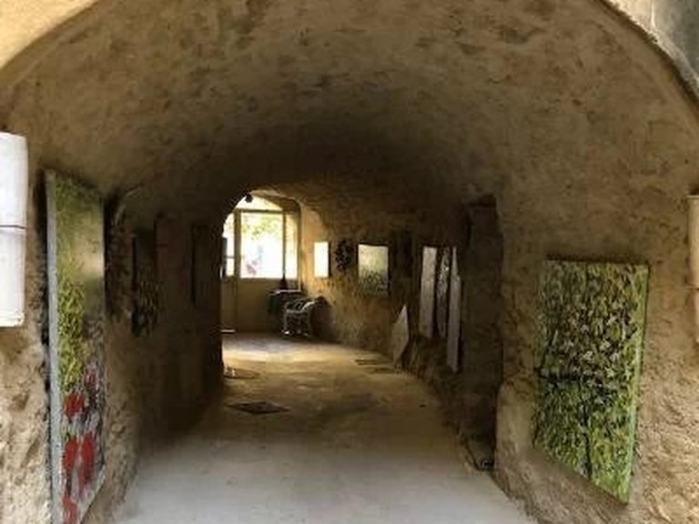 Villa for Sale in Lourmarin, The Luberon / Vaucluse 4