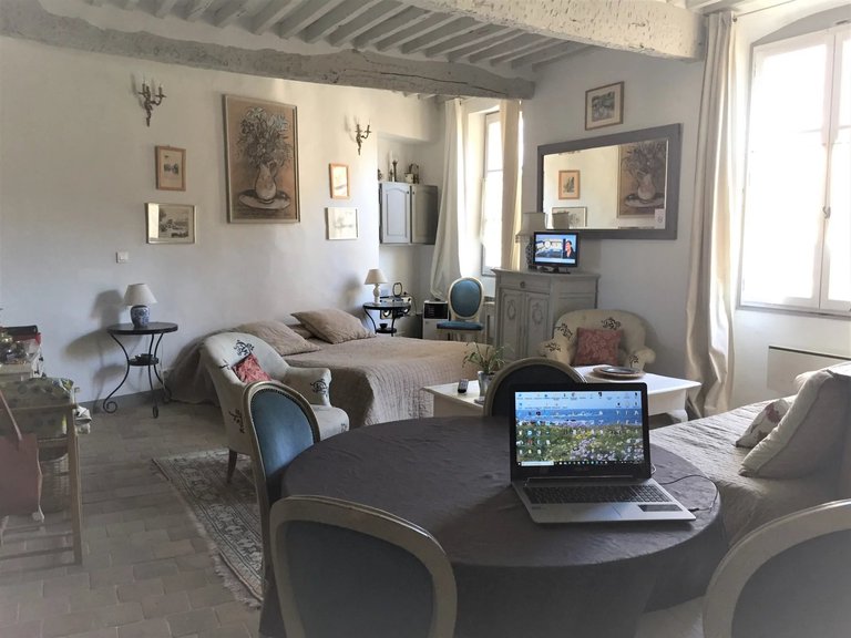 Villa for Sale in Lourmarin, The Luberon / Vaucluse 2