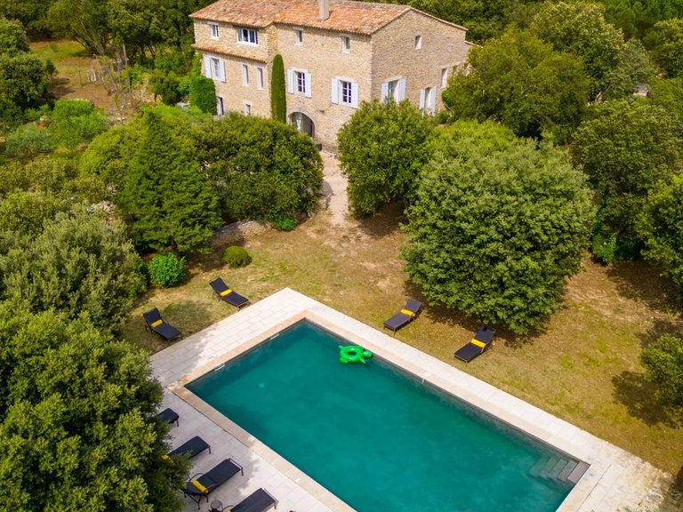 Villa for Sale in Bonnieux, The Luberon / Vaucluse 1