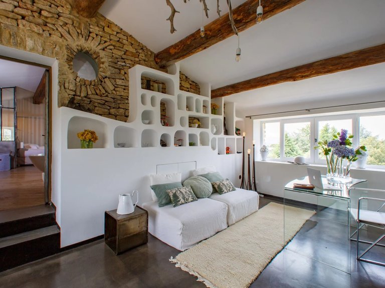 Villa for Sale in Bonnieux, The Luberon / Vaucluse 12