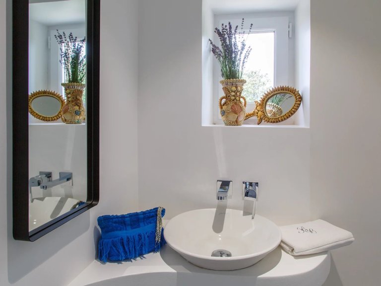 Villa for Sale in Bonnieux, The Luberon / Vaucluse 14