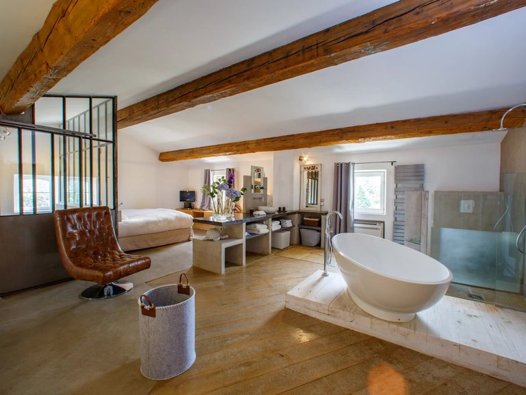 Villa for Sale in Bonnieux, The Luberon / Vaucluse 15