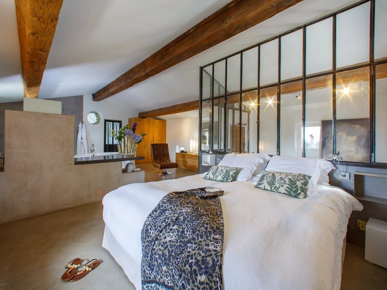 Villa for Sale in Bonnieux, The Luberon / Vaucluse 17