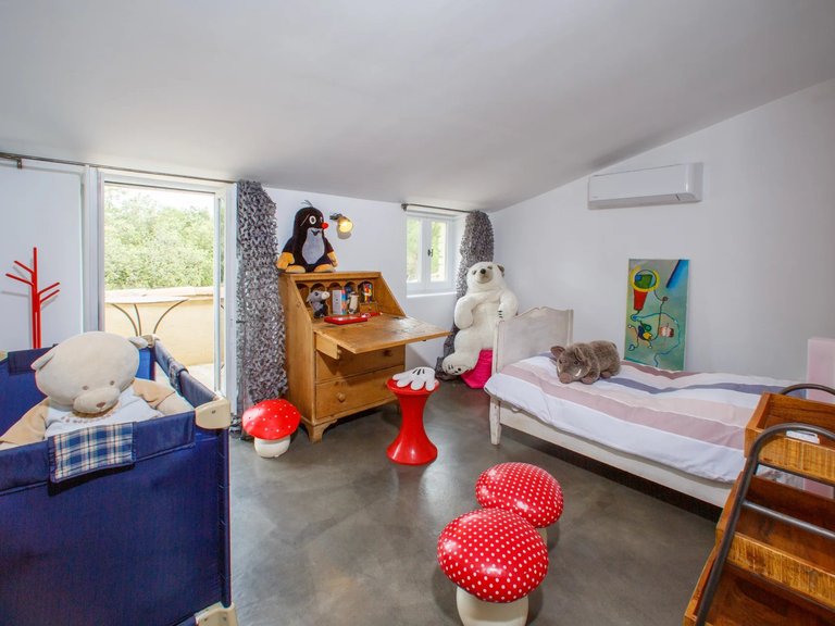 Villa for Sale in Bonnieux, The Luberon / Vaucluse 18