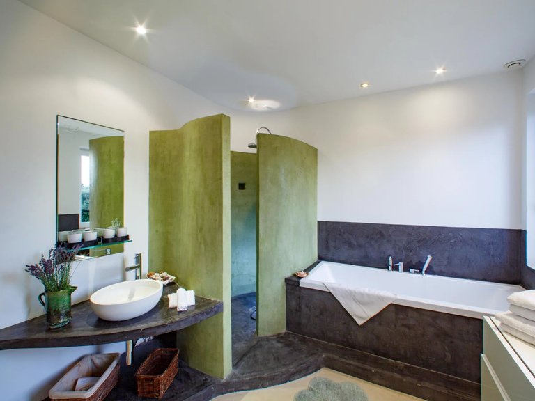 Villa for Sale in Bonnieux, The Luberon / Vaucluse 19