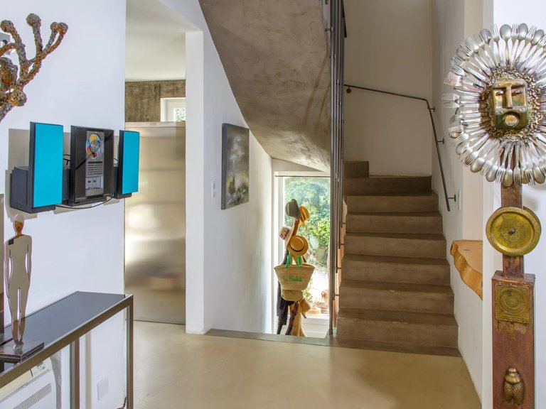 Villa for Sale in Bonnieux, The Luberon / Vaucluse 11