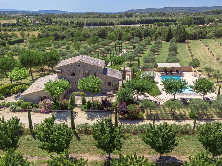 Villa for Sale in Gordes, The Luberon / Vaucluse 3