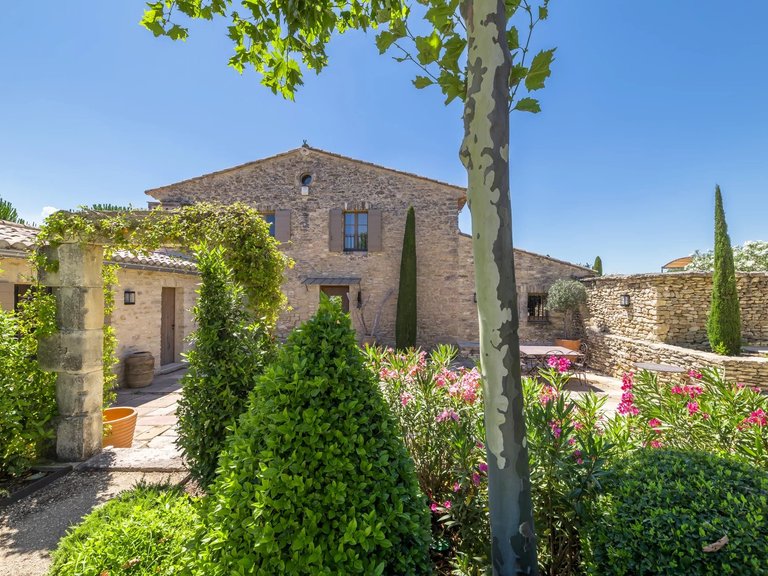 Villa for Sale in Gordes, The Luberon / Vaucluse 4