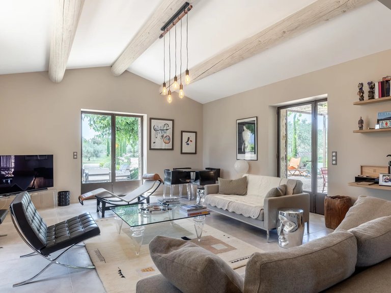 Villa for Sale in Gordes, The Luberon / Vaucluse 6