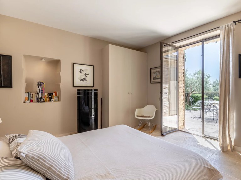 Villa for Sale in Gordes, The Luberon / Vaucluse 9