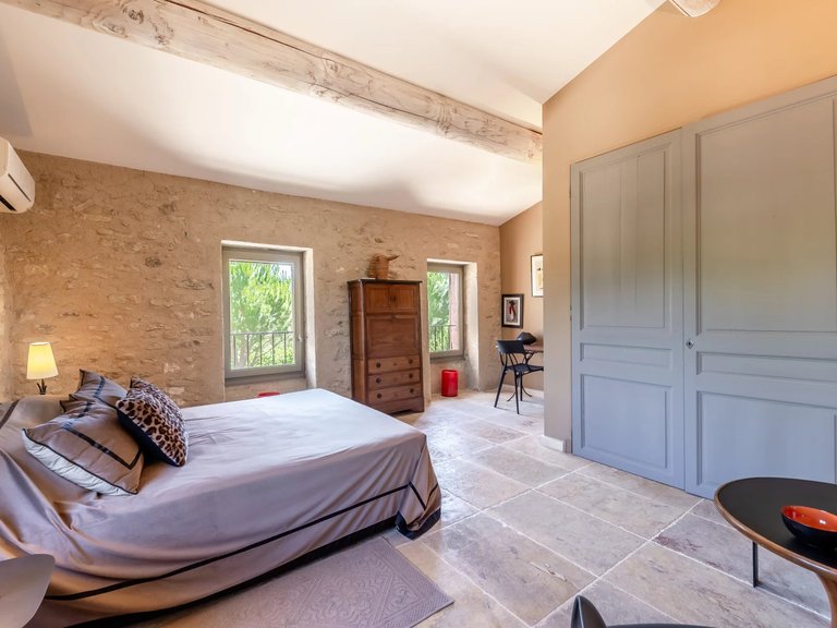 Villa for Sale in Gordes, The Luberon / Vaucluse 11