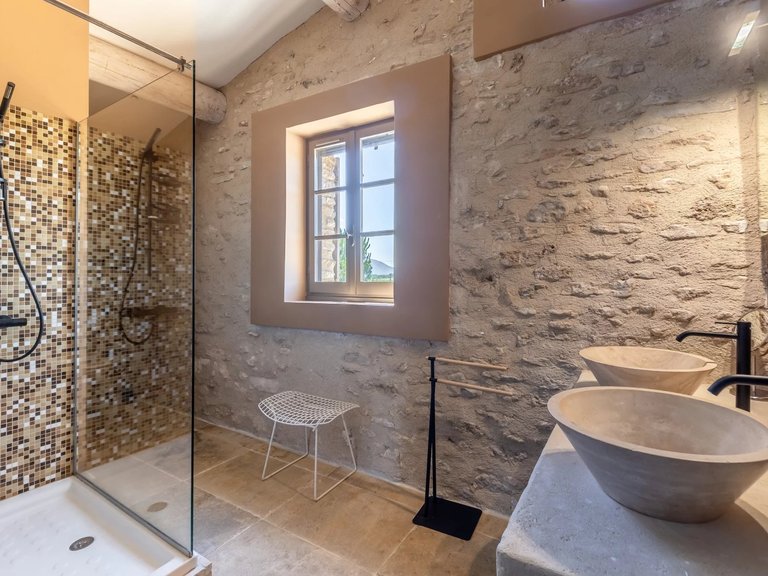 Villa for Sale in Gordes, The Luberon / Vaucluse 12