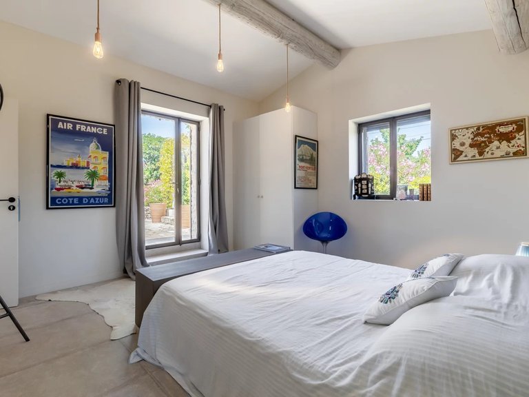 Villa for Sale in Gordes, The Luberon / Vaucluse 13