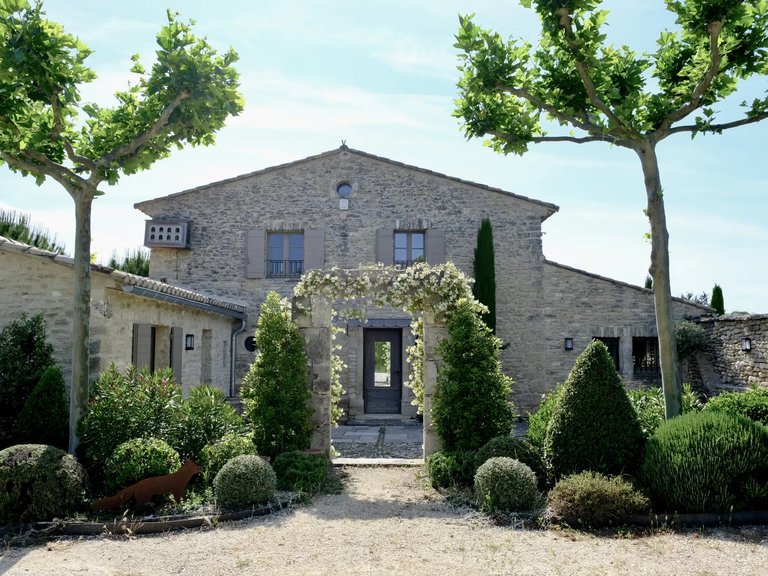 Villa for Sale in Gordes, The Luberon / Vaucluse 15