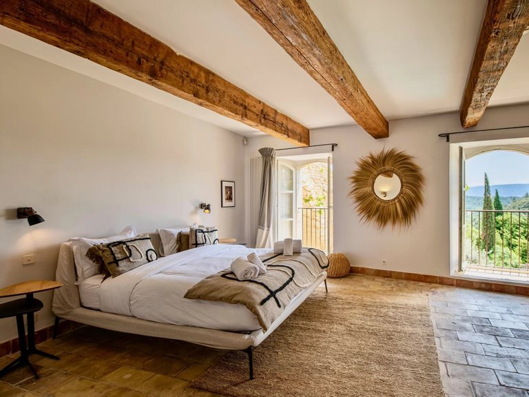 Villa for Sale in Gordes, The Luberon / Vaucluse 13