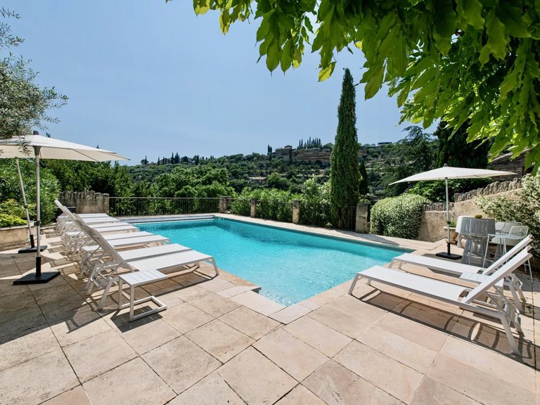 Villa for Sale in Gordes, The Luberon / Vaucluse 16