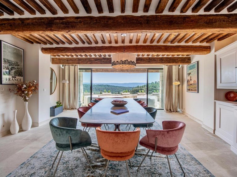 Villa for Sale in Gordes, The Luberon / Vaucluse 6