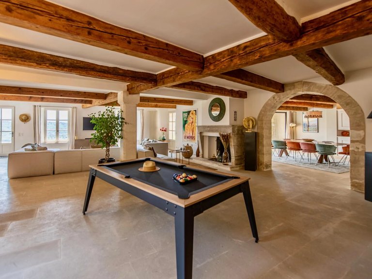 Villa for Sale in Gordes, The Luberon / Vaucluse 8