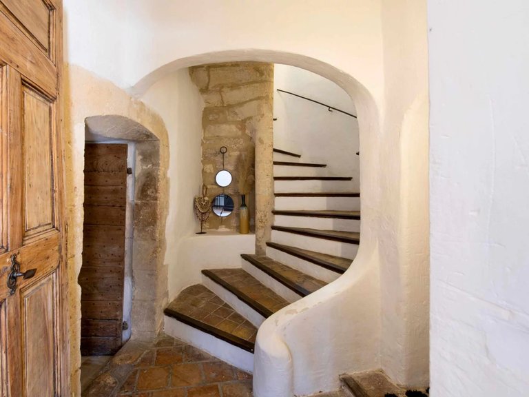 Villa for Sale in Gordes, The Luberon / Vaucluse 5