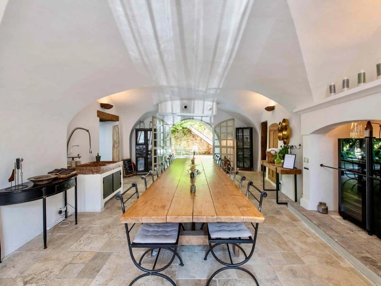 Villa for Sale in Gordes, The Luberon / Vaucluse 6