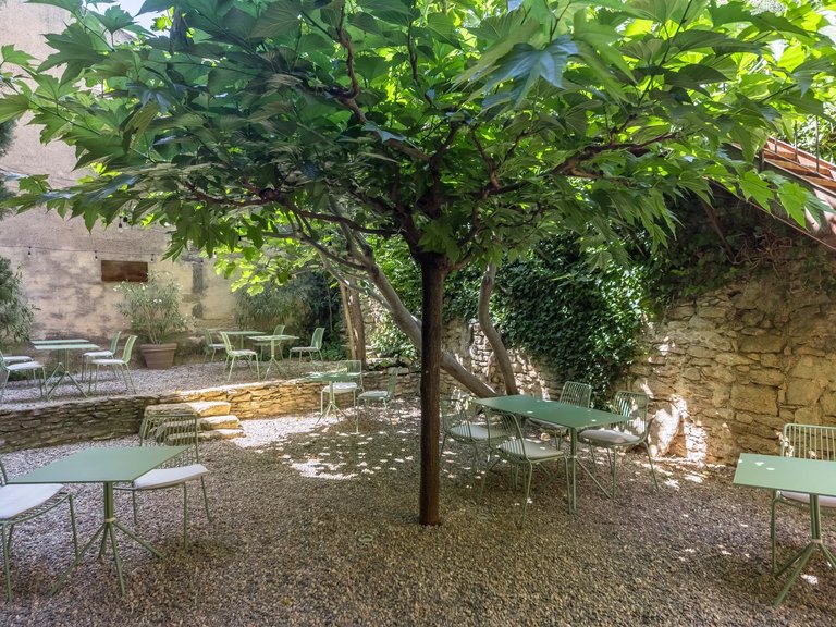 Villa for Sale in Gordes, The Luberon / Vaucluse 2
