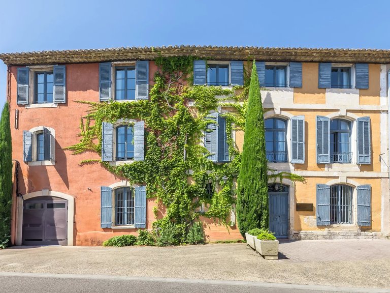 Villa for Sale in Gordes, The Luberon / Vaucluse 4