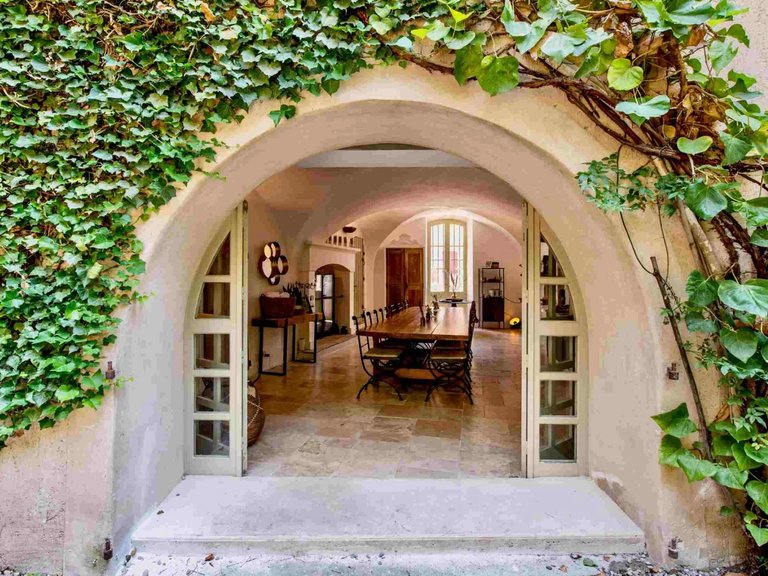 Villa for Sale in Gordes, The Luberon / Vaucluse 8