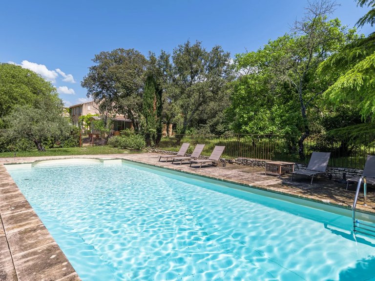 Villa for Sale in Gordes, The Luberon / Vaucluse 1