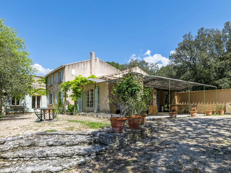 Villa for Sale in Gordes, The Luberon / Vaucluse 4