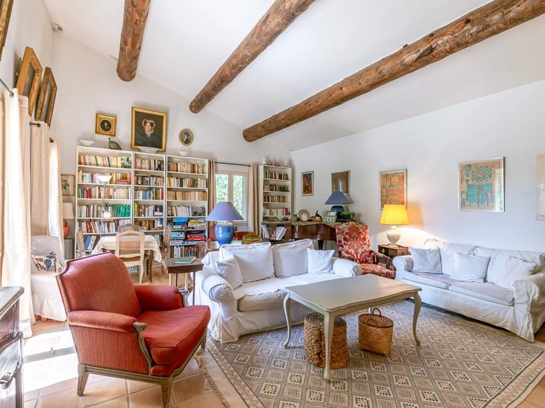 Villa for Sale in Gordes, The Luberon / Vaucluse 7