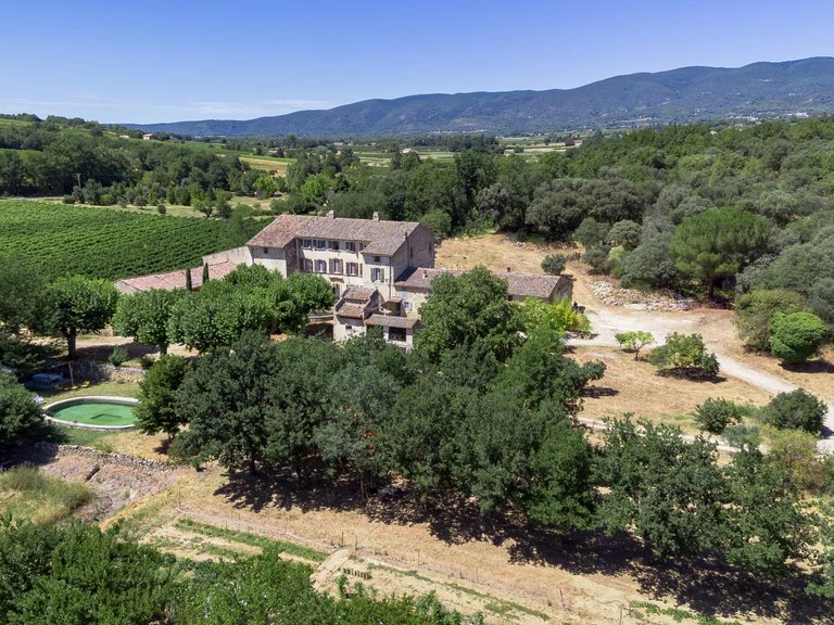 Villa for Sale in Ansouis, The Luberon / Vaucluse 1