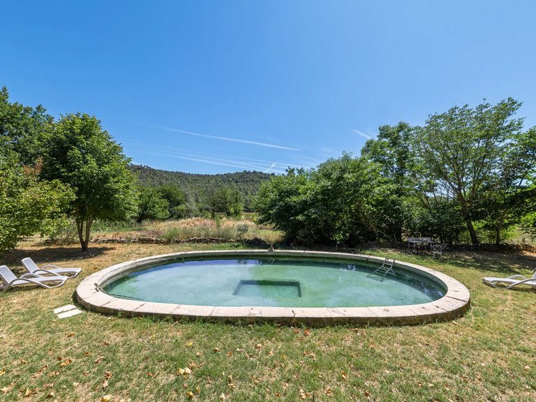Villa for Sale in Ansouis, The Luberon / Vaucluse 3