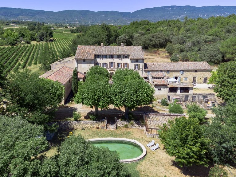 Villa for Sale in Ansouis, The Luberon / Vaucluse 9