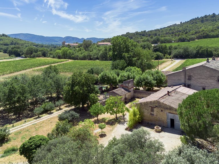 Villa for Sale in Ansouis, The Luberon / Vaucluse 11