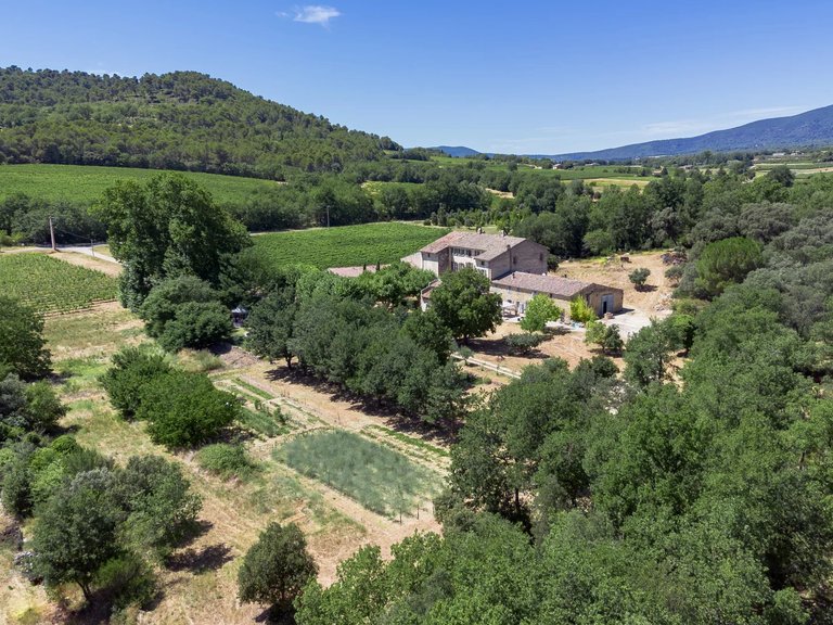 Villa for Sale in Ansouis, The Luberon / Vaucluse 14