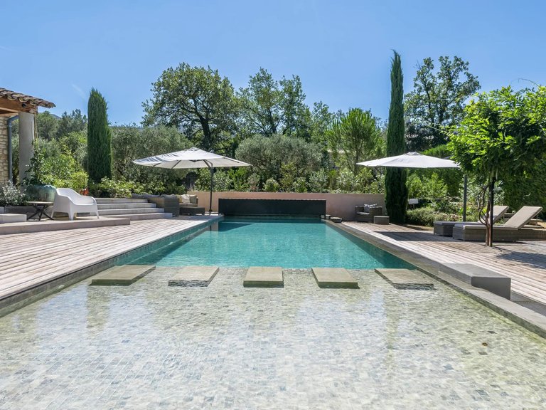 Villa for Sale in Menerbes, The Luberon / Vaucluse 1