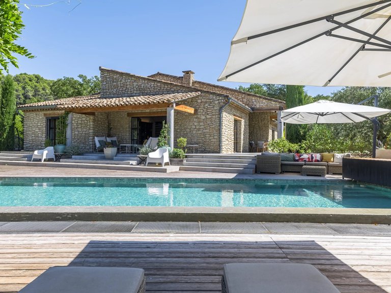 Villa for Sale in Menerbes, The Luberon / Vaucluse 2