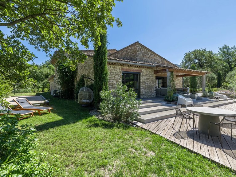 Villa for Sale in Menerbes, The Luberon / Vaucluse 3