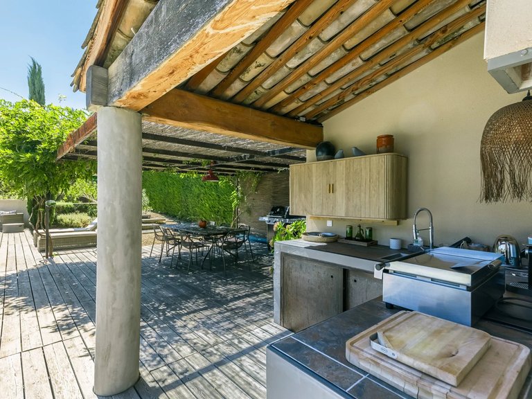 Villa for Sale in Menerbes, The Luberon / Vaucluse 12
