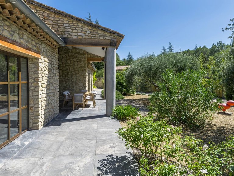 Villa for Sale in Menerbes, The Luberon / Vaucluse 13