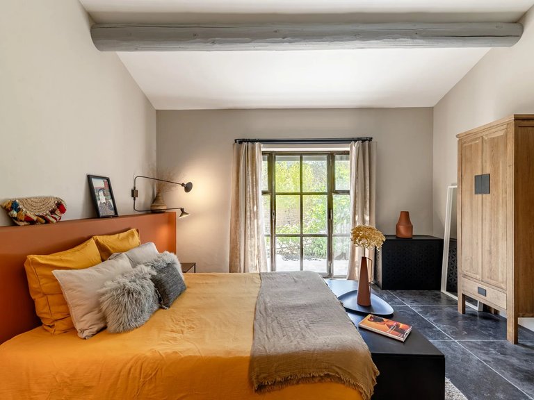 Villa for Sale in Menerbes, The Luberon / Vaucluse 17