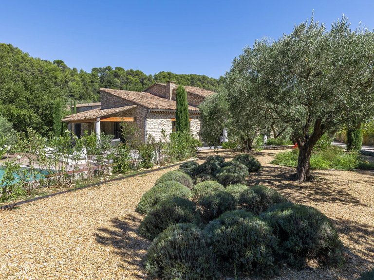 Villa for Sale in Menerbes, The Luberon / Vaucluse 19
