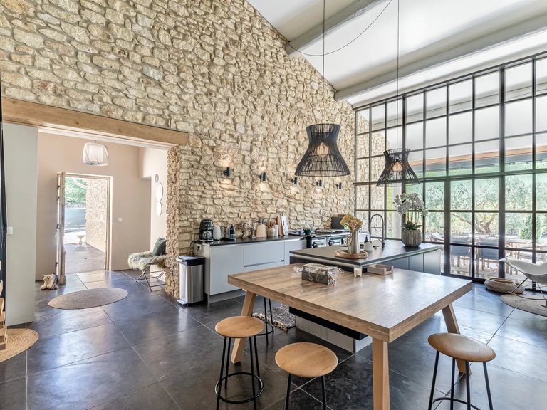 Villa for Sale in Menerbes, The Luberon / Vaucluse 6