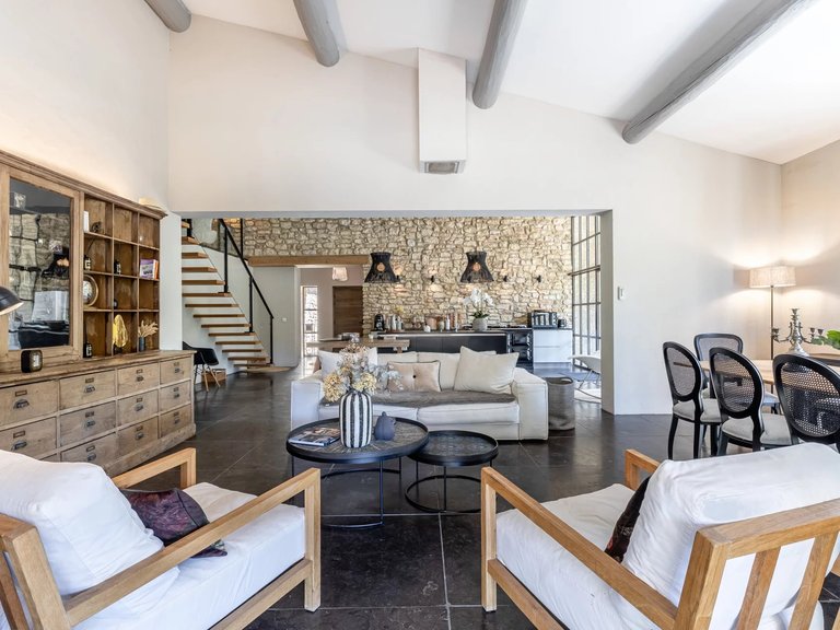 Villa for Sale in Menerbes, The Luberon / Vaucluse 7