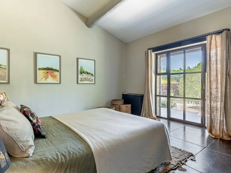 Villa for Sale in Menerbes, The Luberon / Vaucluse 8