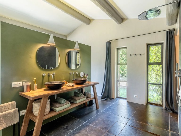 Villa for Sale in Menerbes, The Luberon / Vaucluse 9