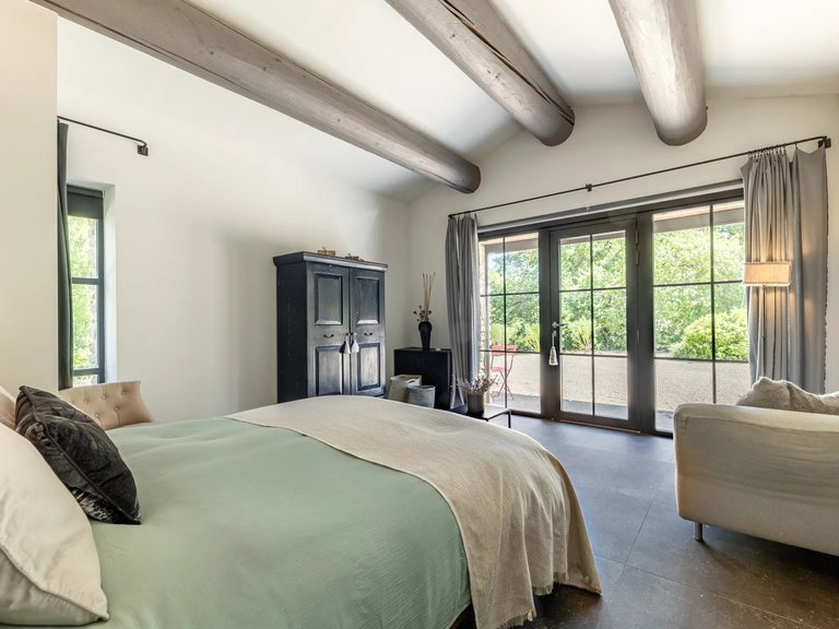 Villa for Sale in Menerbes, The Luberon / Vaucluse 10