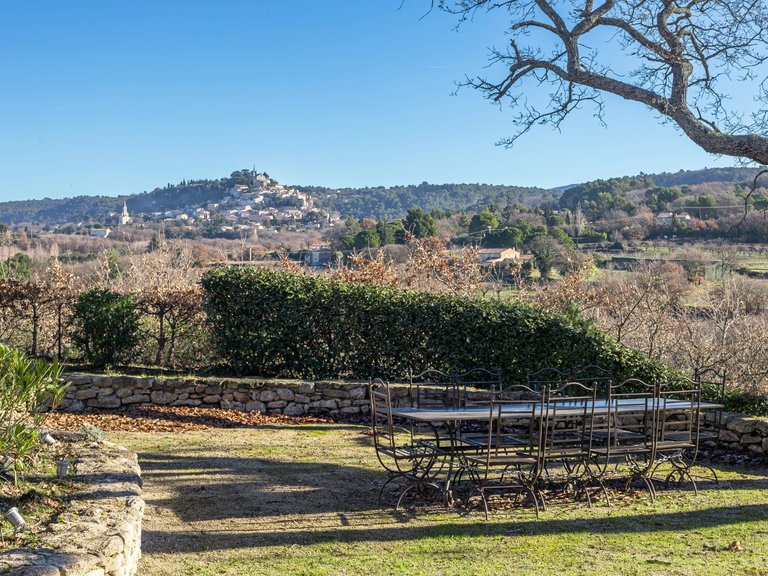 Villa for Sale in Bonnieux, The Luberon / Vaucluse 1