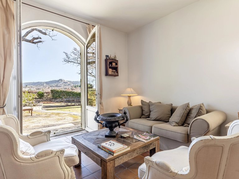Villa for Sale in Bonnieux, The Luberon / Vaucluse 2