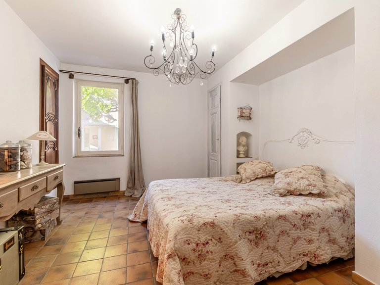 Villa for Sale in Bonnieux, The Luberon / Vaucluse 12